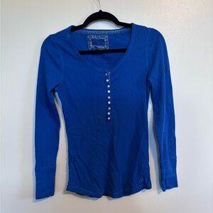 A87 blue long sleeve thermal top with major y2k vibes. Size large